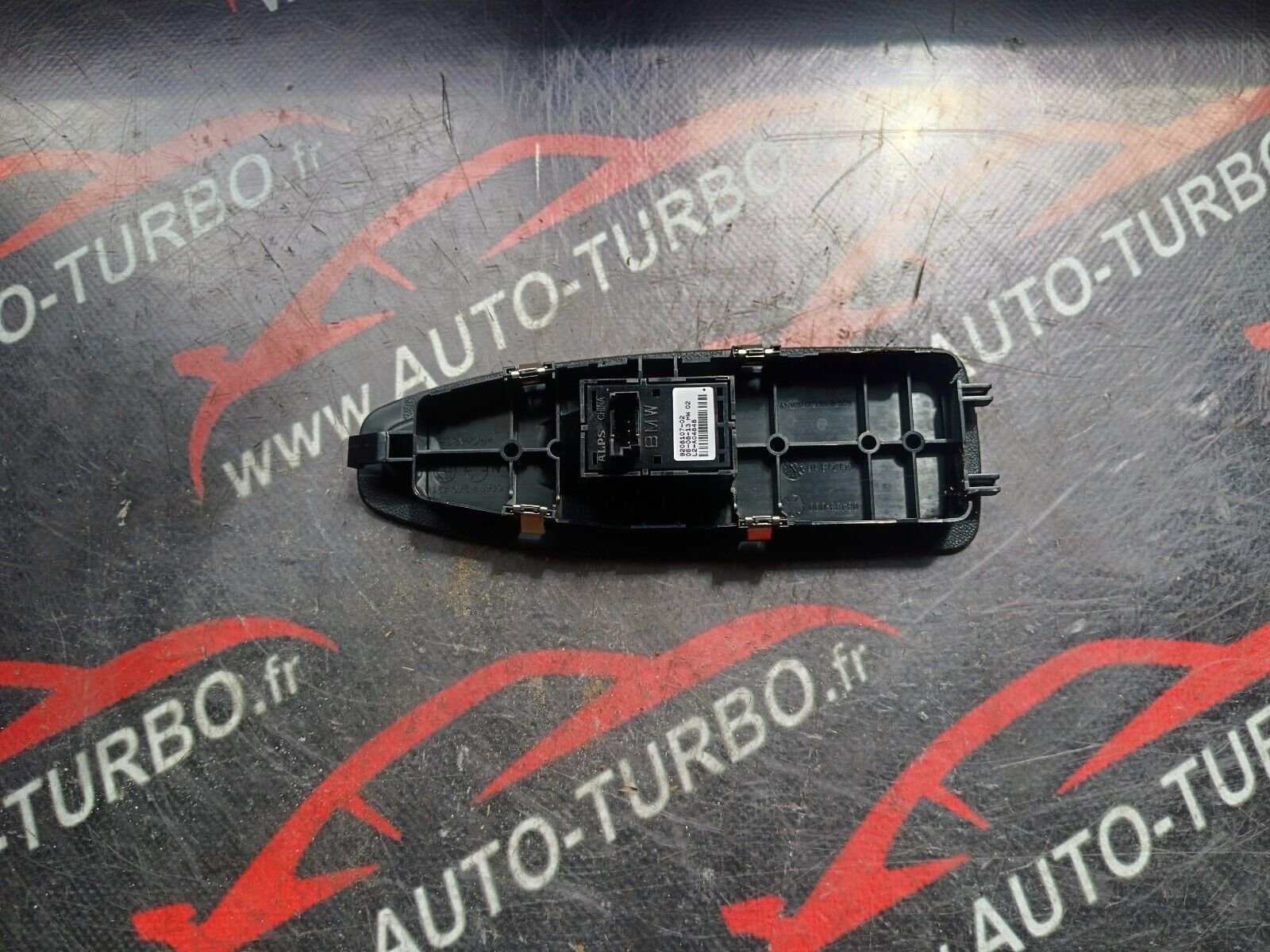 COMMANDE LEVE VITRE BMW 328i GT F34 REFERENCE: 9208107