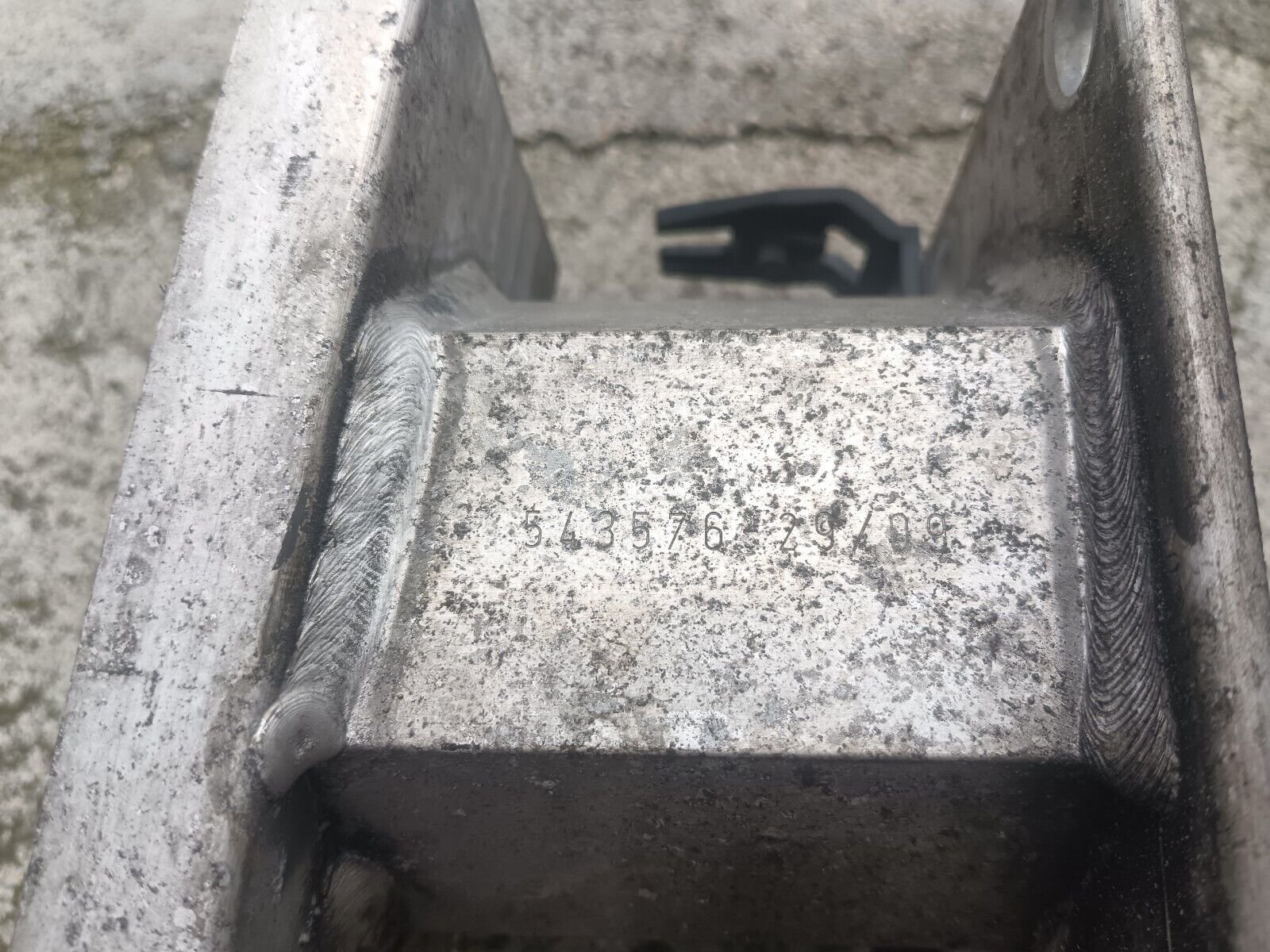 TRAVERS AVANT CITROEN C4 1.6VTI 90CH COUPE REFERENCE: 543576