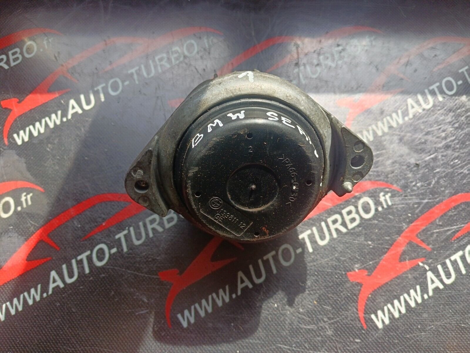 SUPPORT MOTEUR GAUCHE  BMW SERIE 1 120i REFERENCE: 13981112