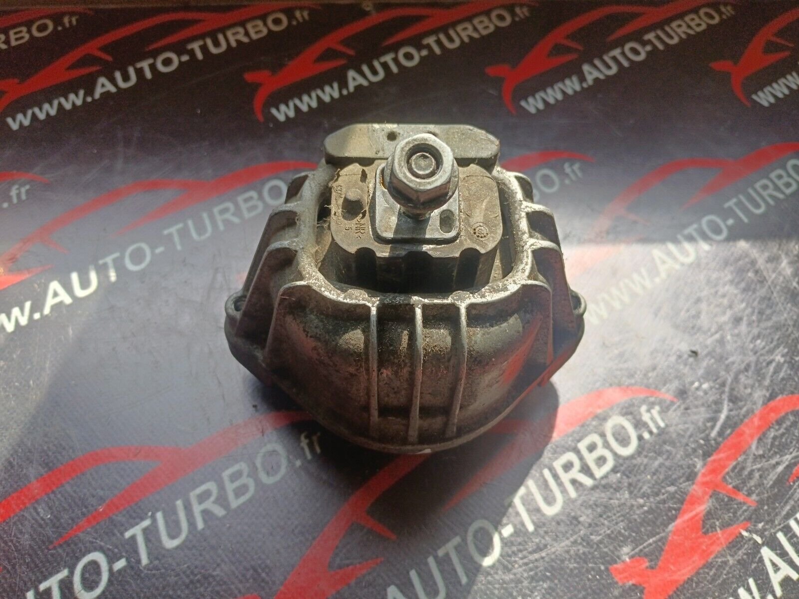 SUPPORT MOTEUR GAUCHE  BMW SERIE 1 120i REFERENCE: 13981112