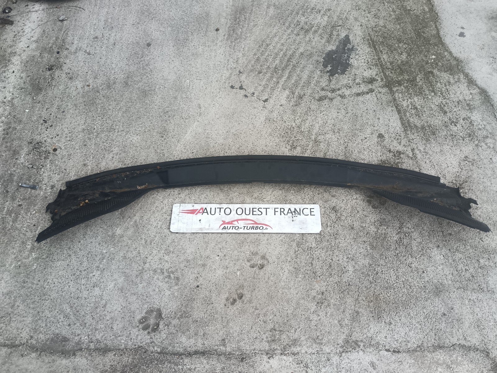 MOULURE PARE BRIS  CITROEN C4 1.6VTI 90CH COUPE REFERENCE: 96583760