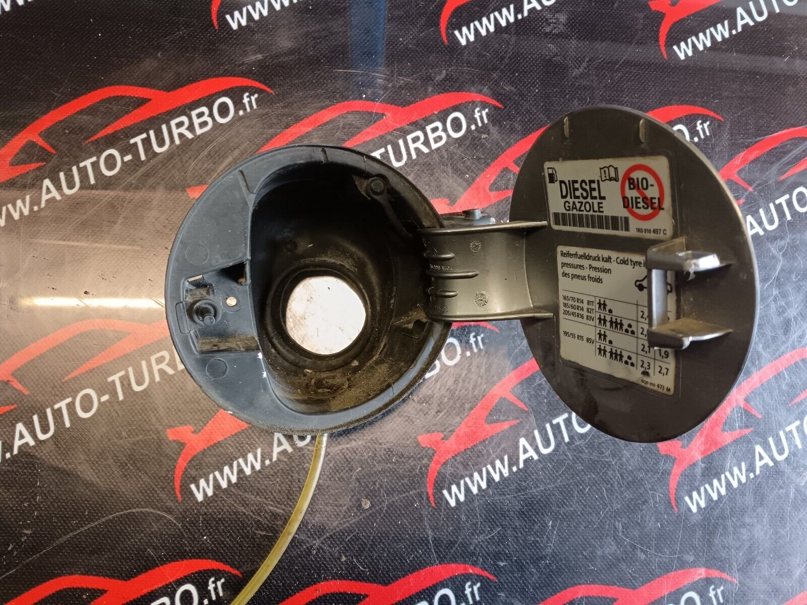 VOLET DE  TRAPPE CARBURANT VOLKSWAGEN POLO REFERENCE: 6Q6809857