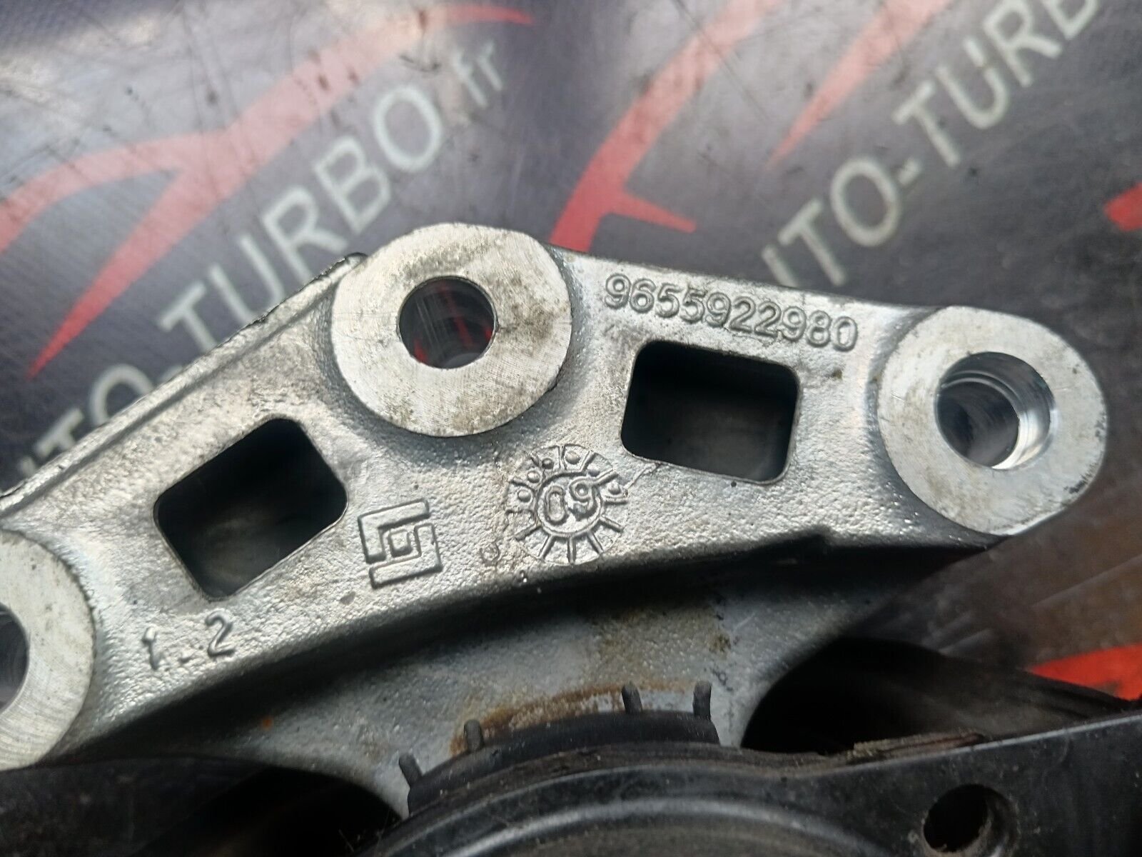 SUPPORT MOTEUR DROIT CITROEN C4 1.6VTI 90CH REFERENCE: 9636583980