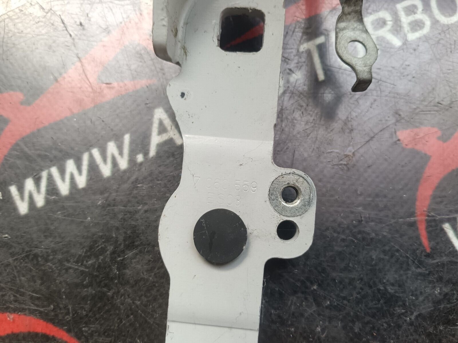 CHARNIERE CAPOT GAUCHE BMW SERIE 1 E87 REFERENCE: 7060559