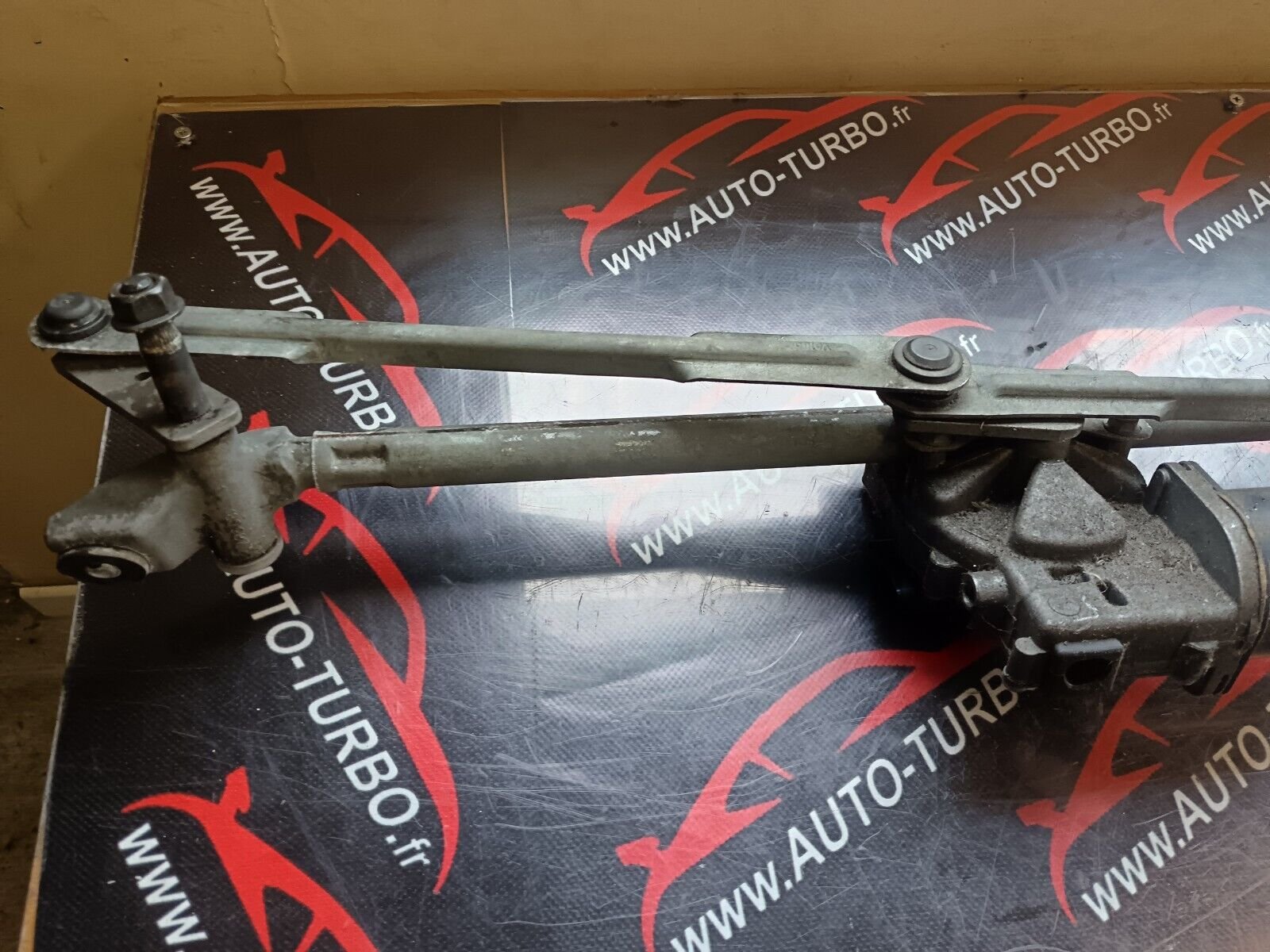 MOTEUR ESSUIE GLACE AVANT CITROEN C4 PHASE 1  REF 404638