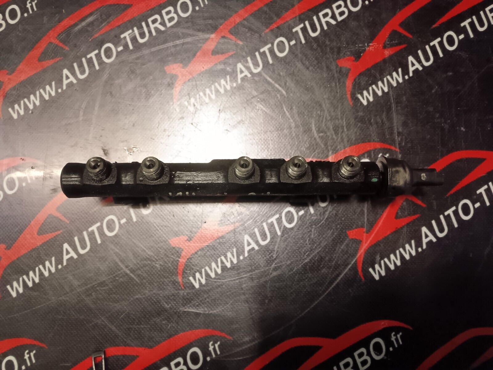 RAMPE D'INJECTION 1.6HDI 100CH REFERENCE: 98047767