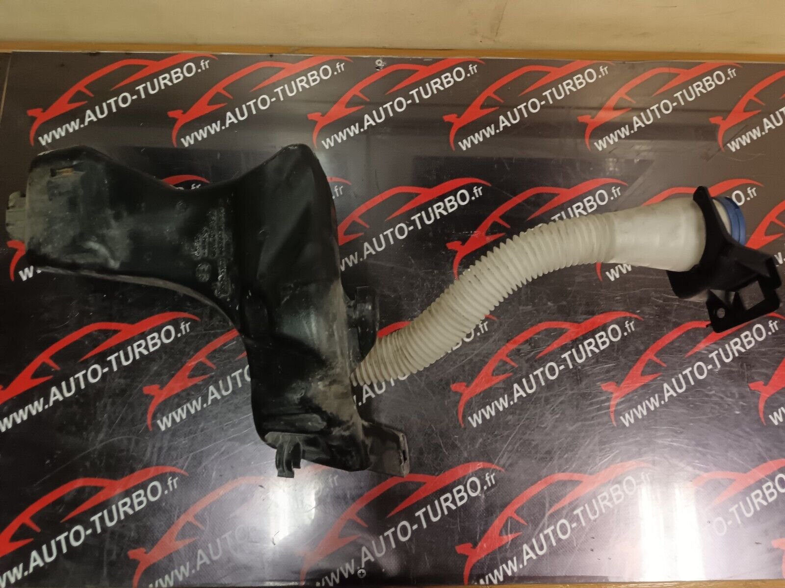 RESERVOIR LAVE-GLACE CITROEN C4 REFERENCE: 9684507480