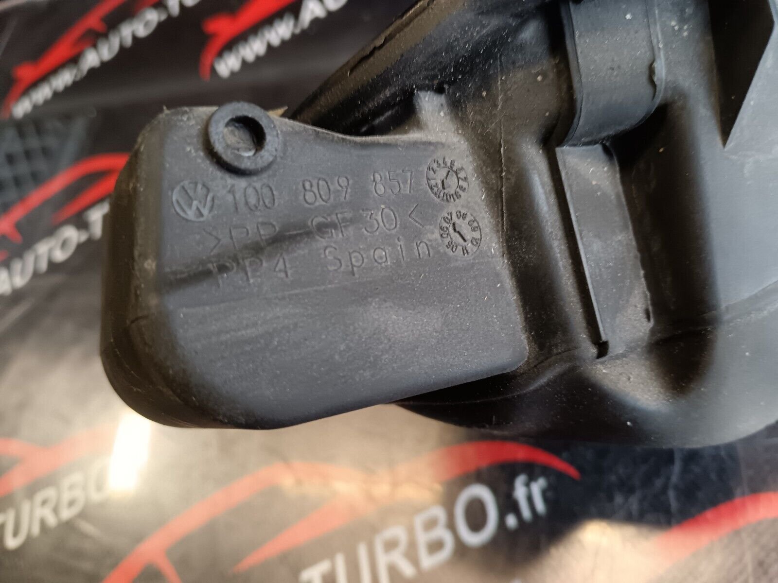 VOLET DE  TRAPPE CARBURANT VOLKSWAGEN EOS REFERENCE: 1Q0809857