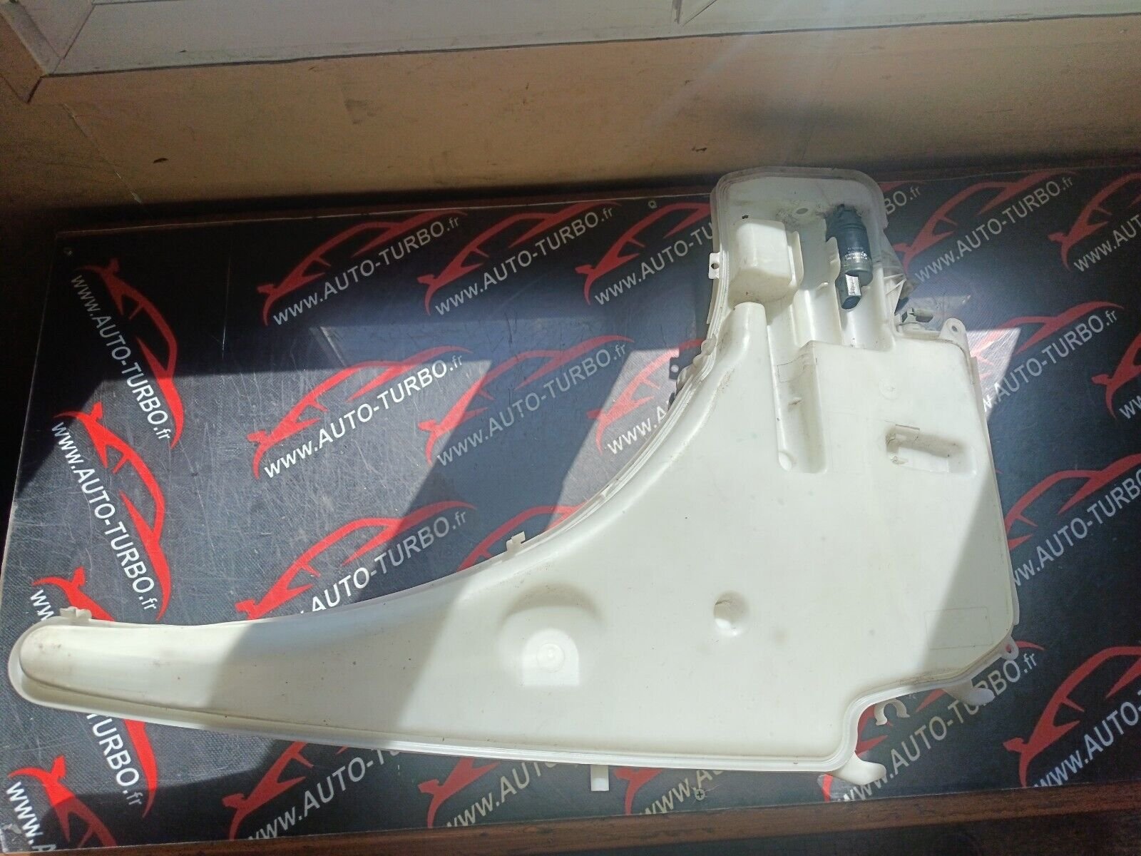 RESERVOIR ESSUIE GLACE BMW SERIE 1 E87 116i REFERENCE: 7068996