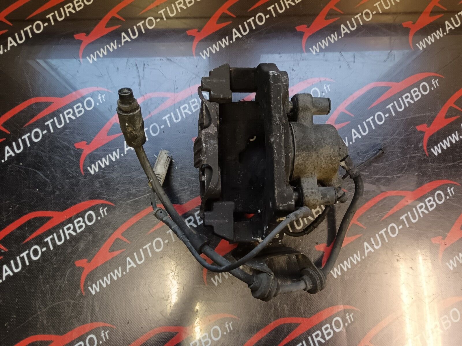 ETRIER AVANT GAUCHE BMW SERIE 1 E87 REFERENCE: 34116776527