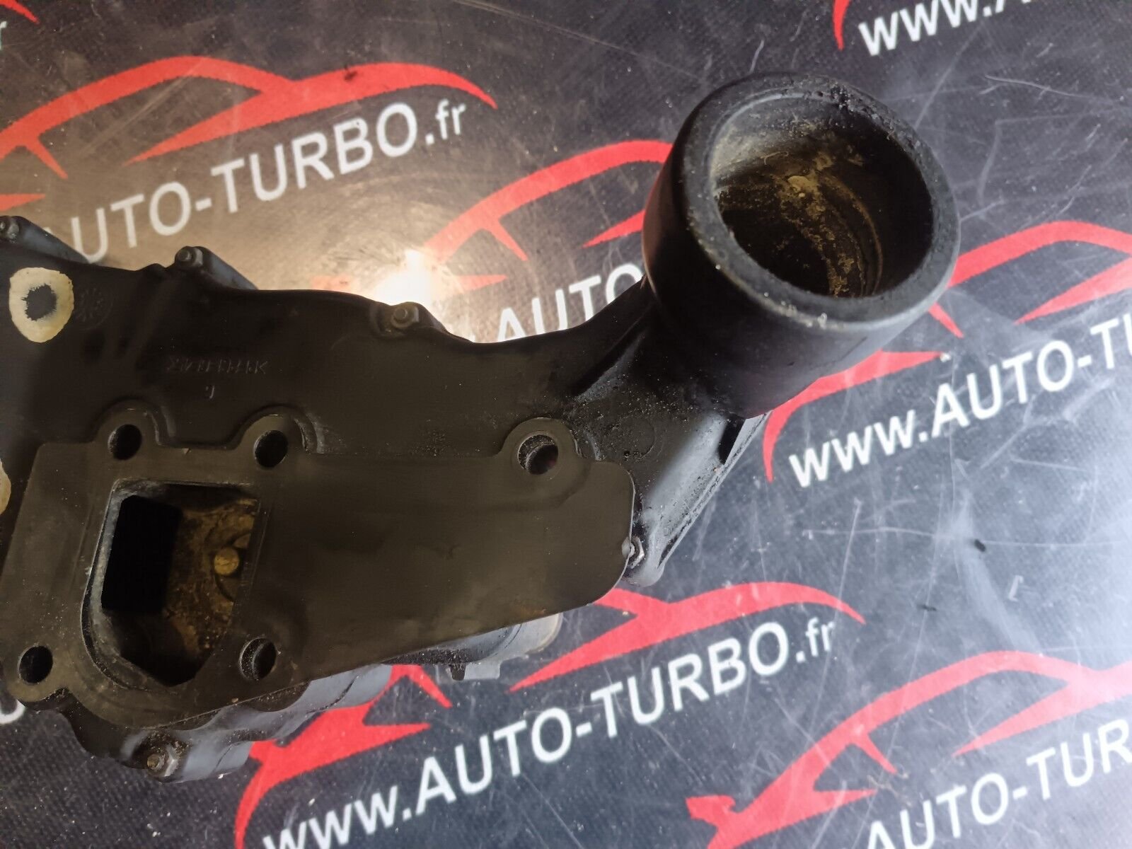 BOITIER DU TERMOSTAT CITROEN C5 REFERENCE: 9643211880