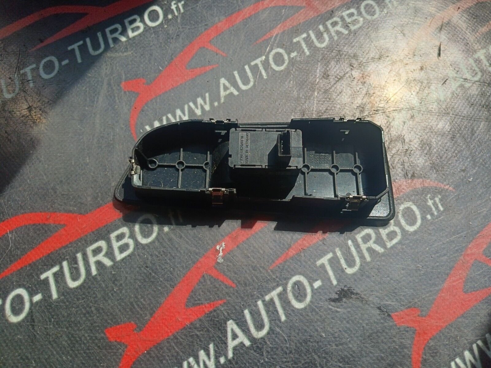 COMMANDE LEVE VITRE AVANT DROIT BMW SERIE 1 E87 REFERENCE: 6935534