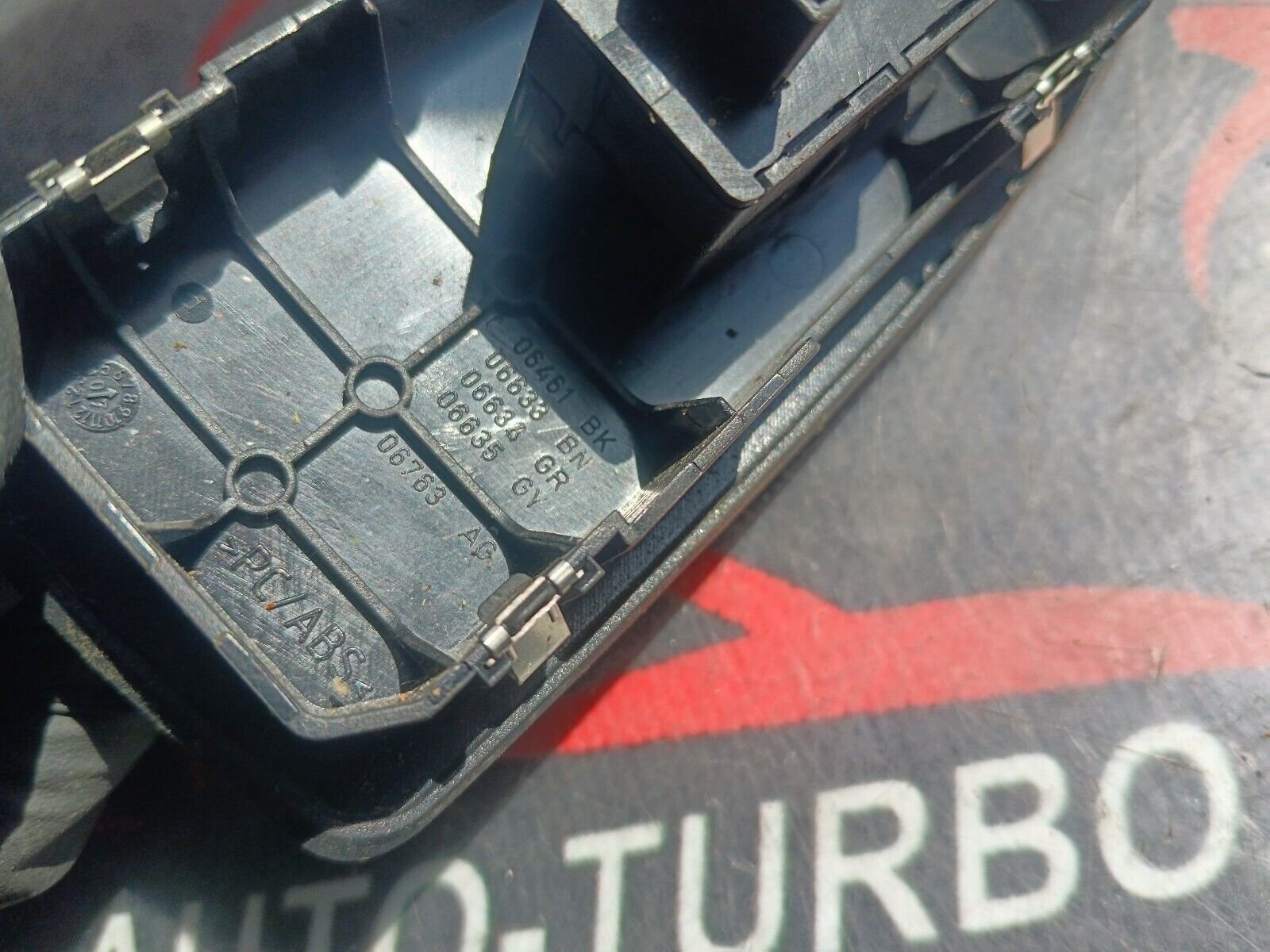 COMMANDE LEVE VITRE AVANT DROIT BMW SERIE 1 E87 REFERENCE: 6935534