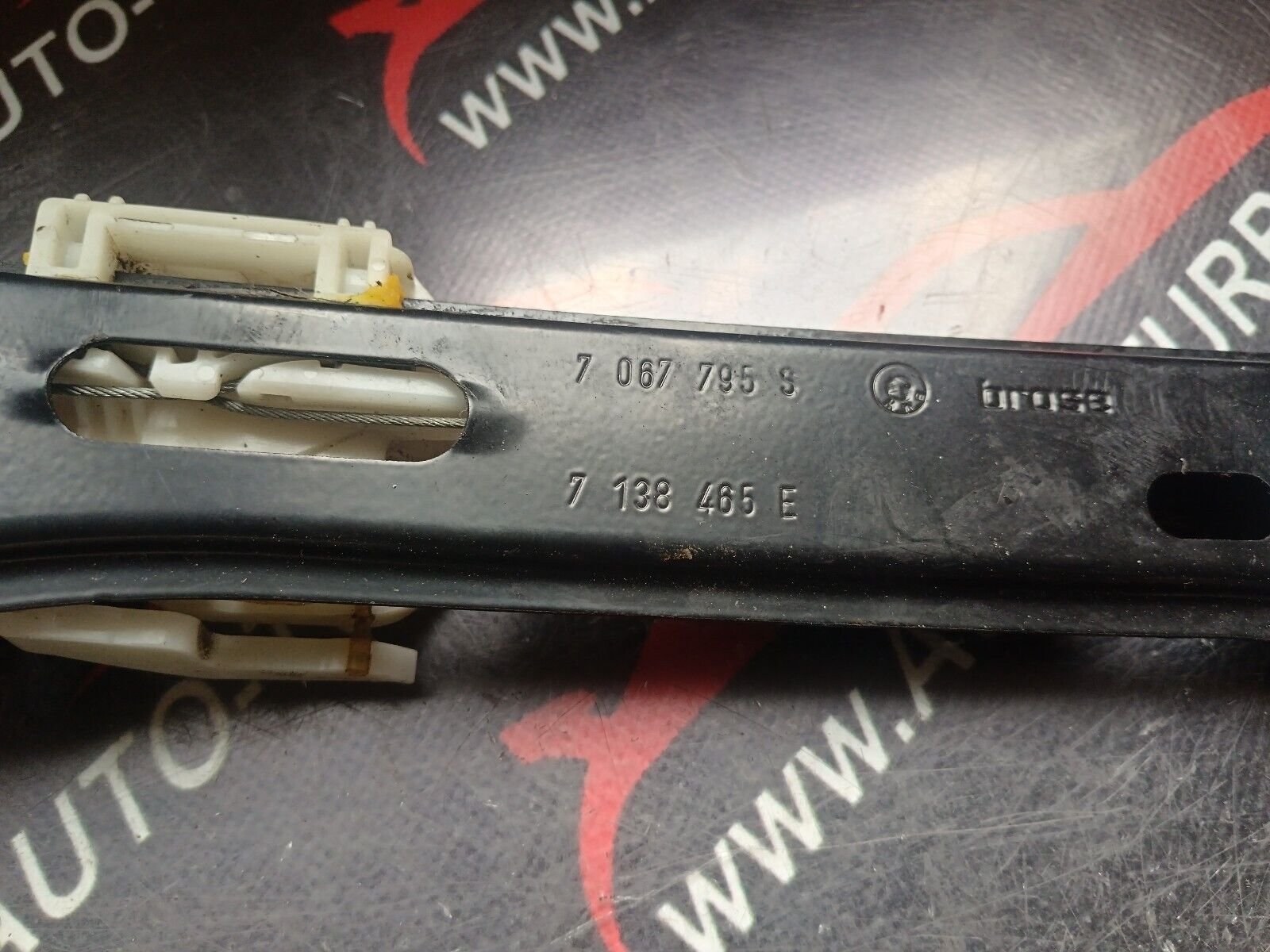 SYSTEME LEVE VITRE AVANT GAUCHE BMW SERIE1  116i REFERENCE: 7067795