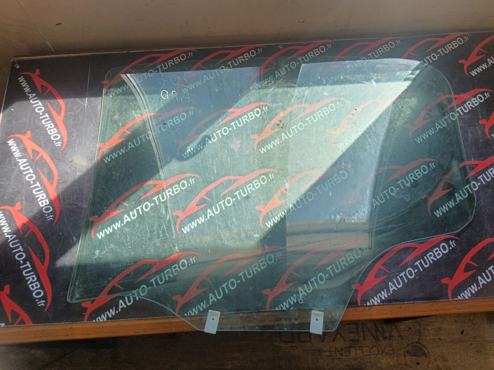 VITRE ARRIERE DROIT PEUGEOT 207