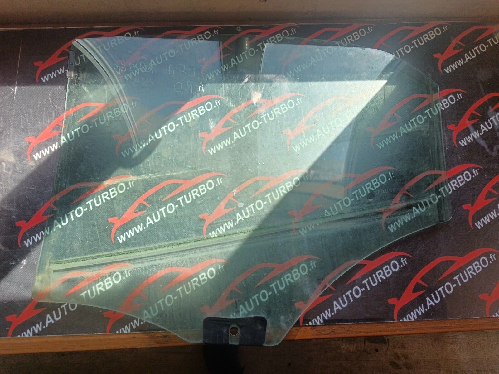 VITRE ARRIERE DROIT ALFA 159