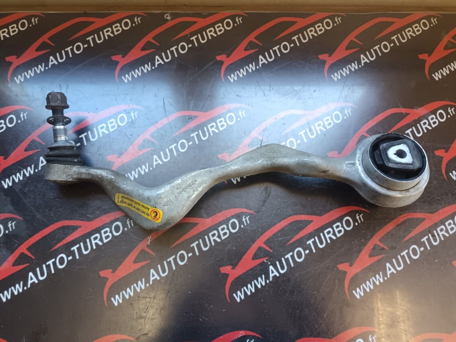 BRAS DE SUSPENSION AVANT GAUCHE BMW SERIE 1 E 87 REFERENCE: 6763707