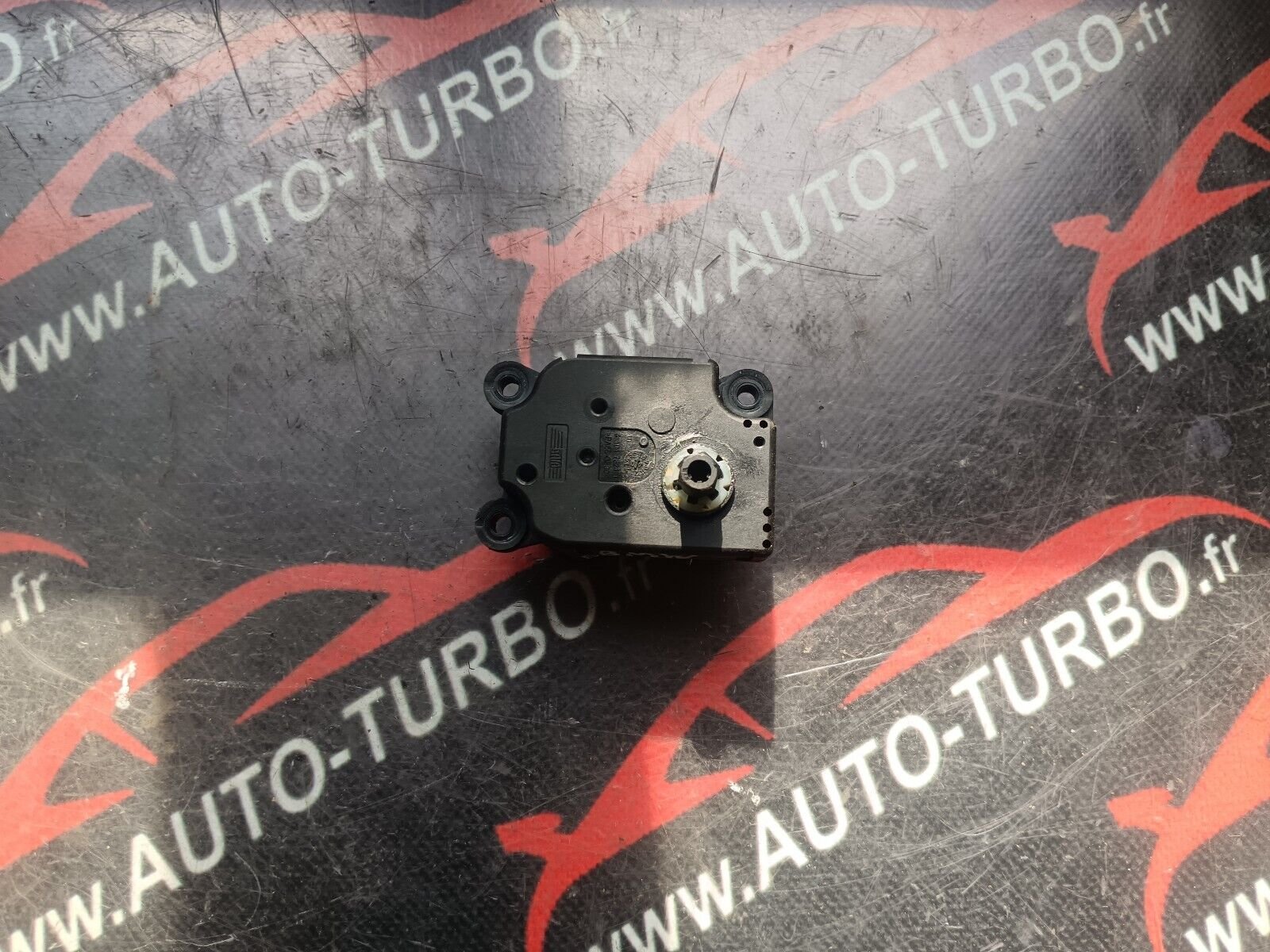 MOTEUR DE VOLET DE CHAUFFAGE BMW SERIE1 E87 116i REFERENCE: 113930-072