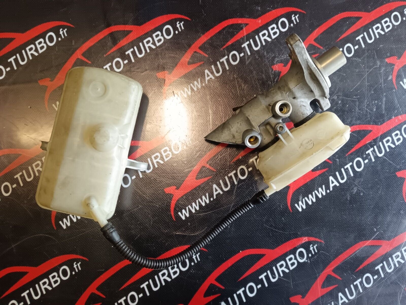 POMPE DE FREINAGE RENAULT SCENIC 3 1.5DCI REFERENCE: 460910004R