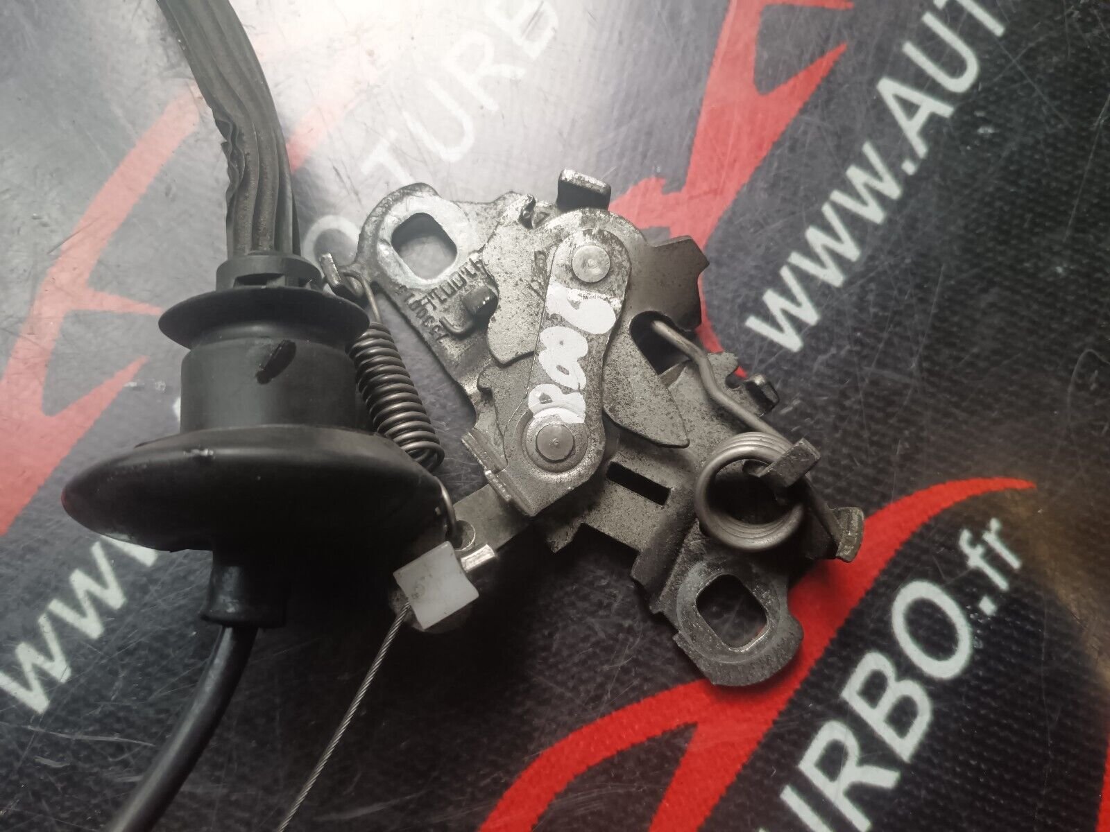 SERRURE + CABLE CAPOT PEUGEOT 2008 1.6HDI 110CH REFERENCE: 7530015