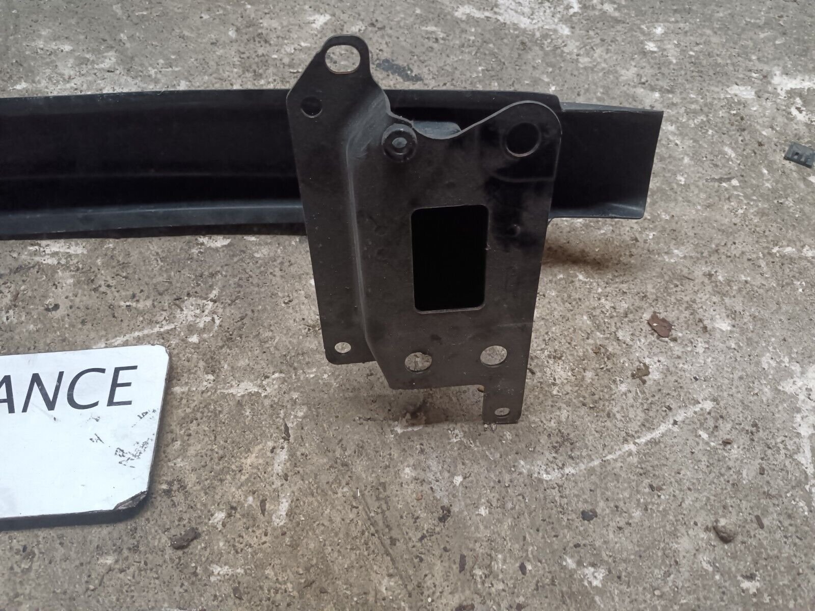 RENFORT PARE CHOC AVANT (TRAVERS) VOLKSWAGEN POLO IV REFERENCE: 6Q0806563