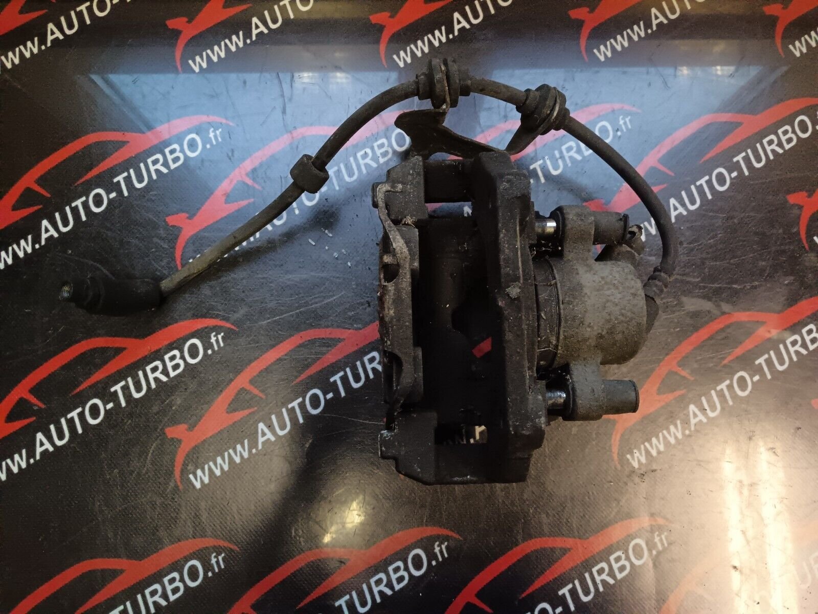 ETRIER AVANT DROIT BMW SERIE 1 E87 REFERENCE: 34216768694