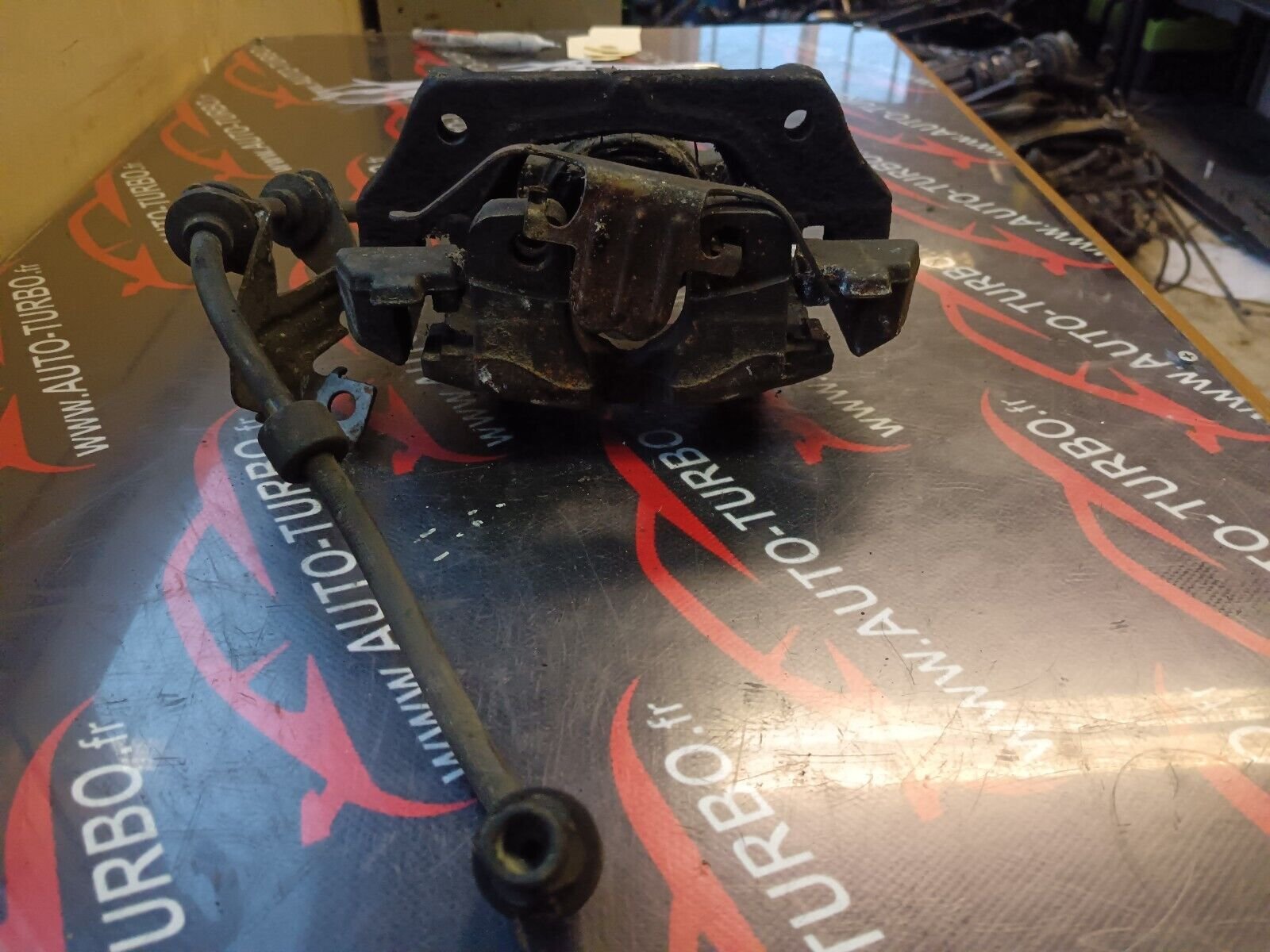 ETRIER AVANT DROIT BMW SERIE 1 E87 REFERENCE: 34216768694