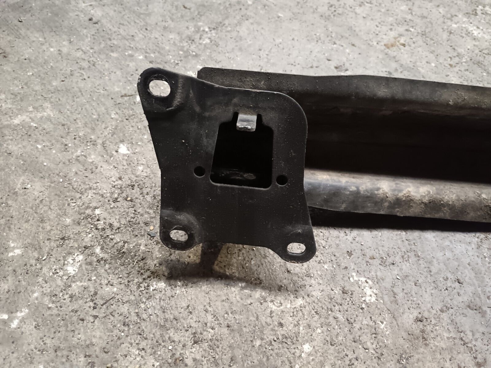 RENFORT PARE CHOC ARRIERE (TRAVERS)VOLKSVAGEN GOLF V REFERENCE: 1885164