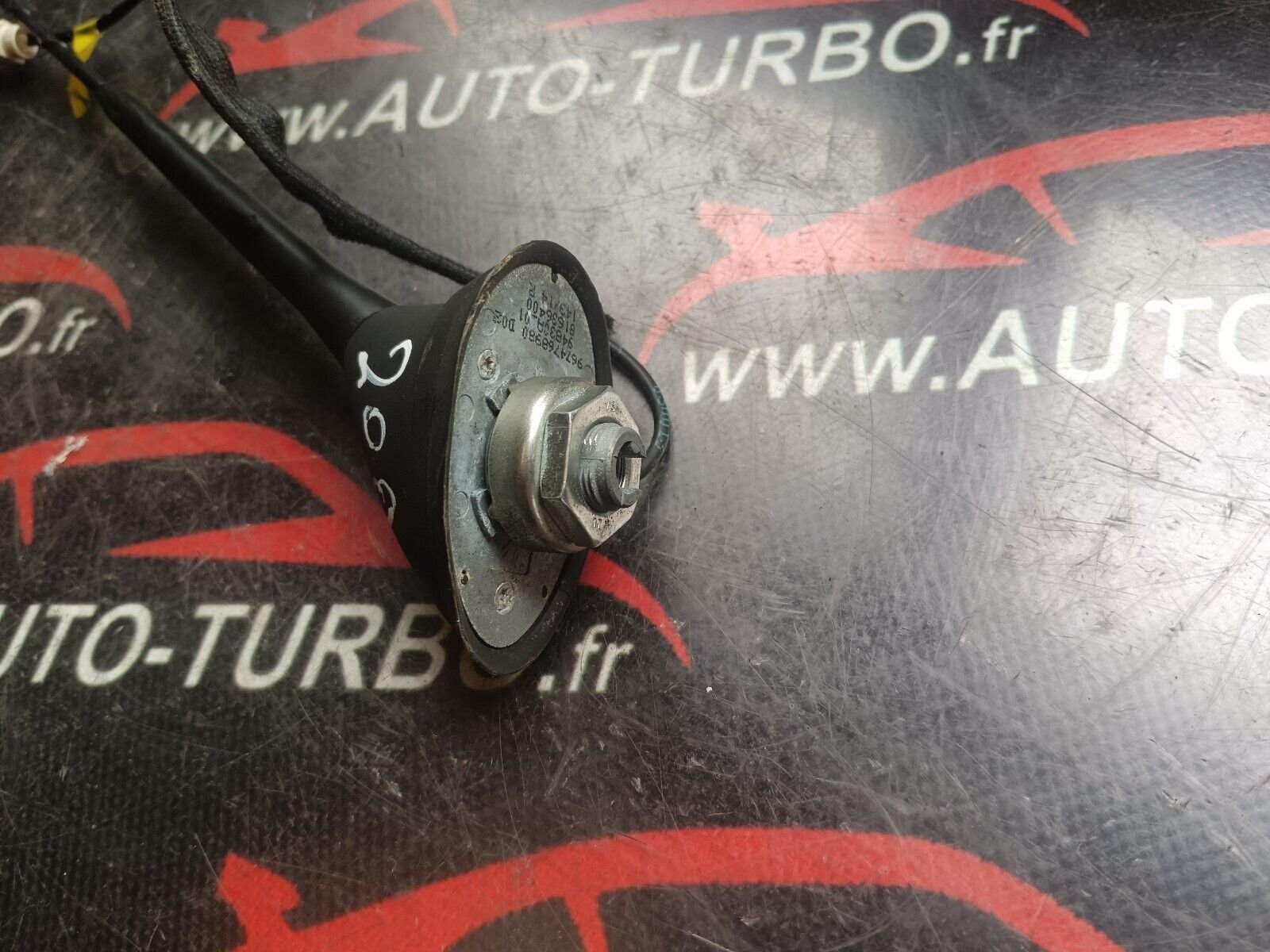 ANTENNE PEUGEOT 2008 1.6HDI 110CH REFERENCE: 9674768980