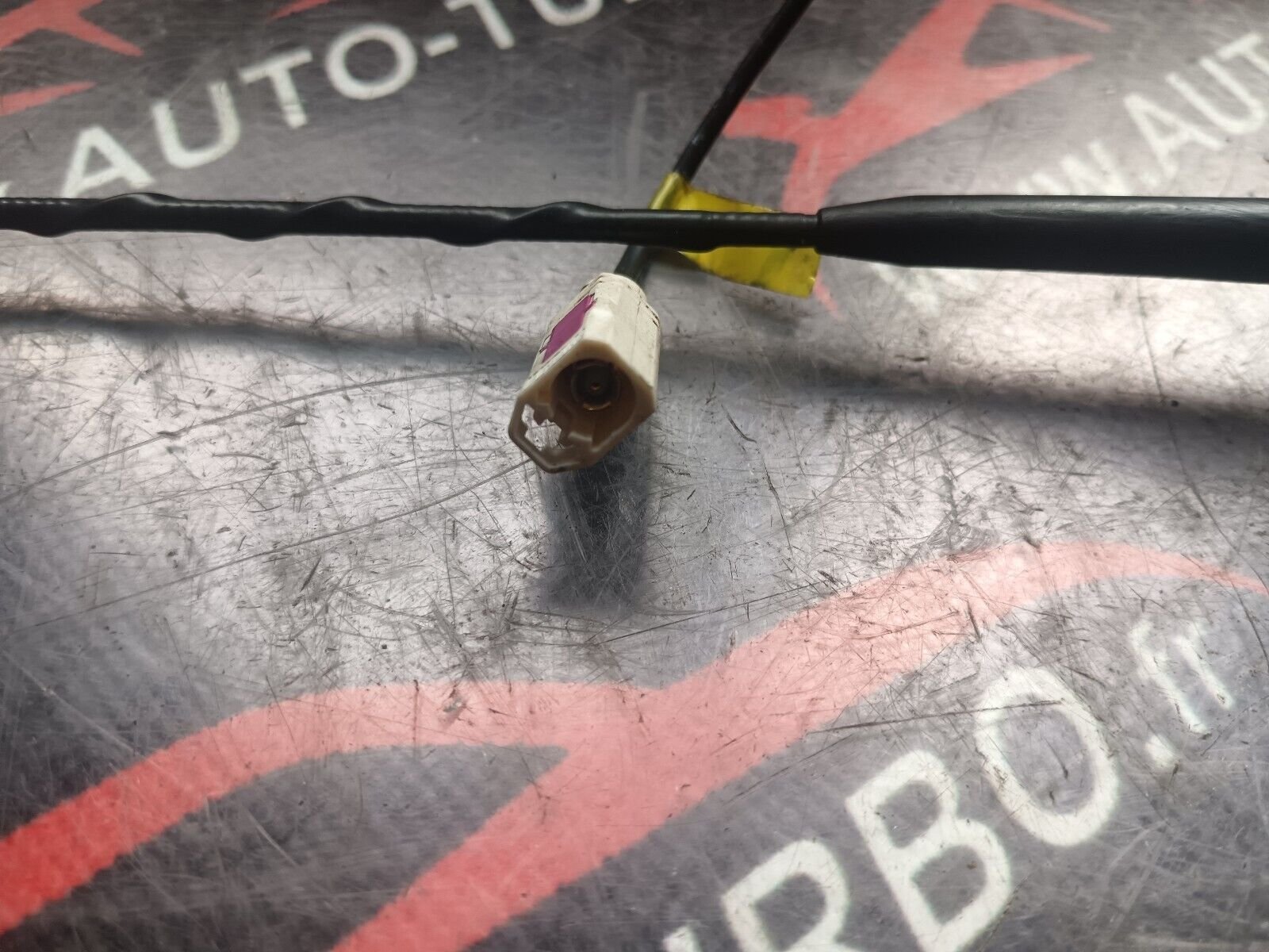 ANTENNE PEUGEOT 2008 1.6HDI 110CH REFERENCE: 9674768980