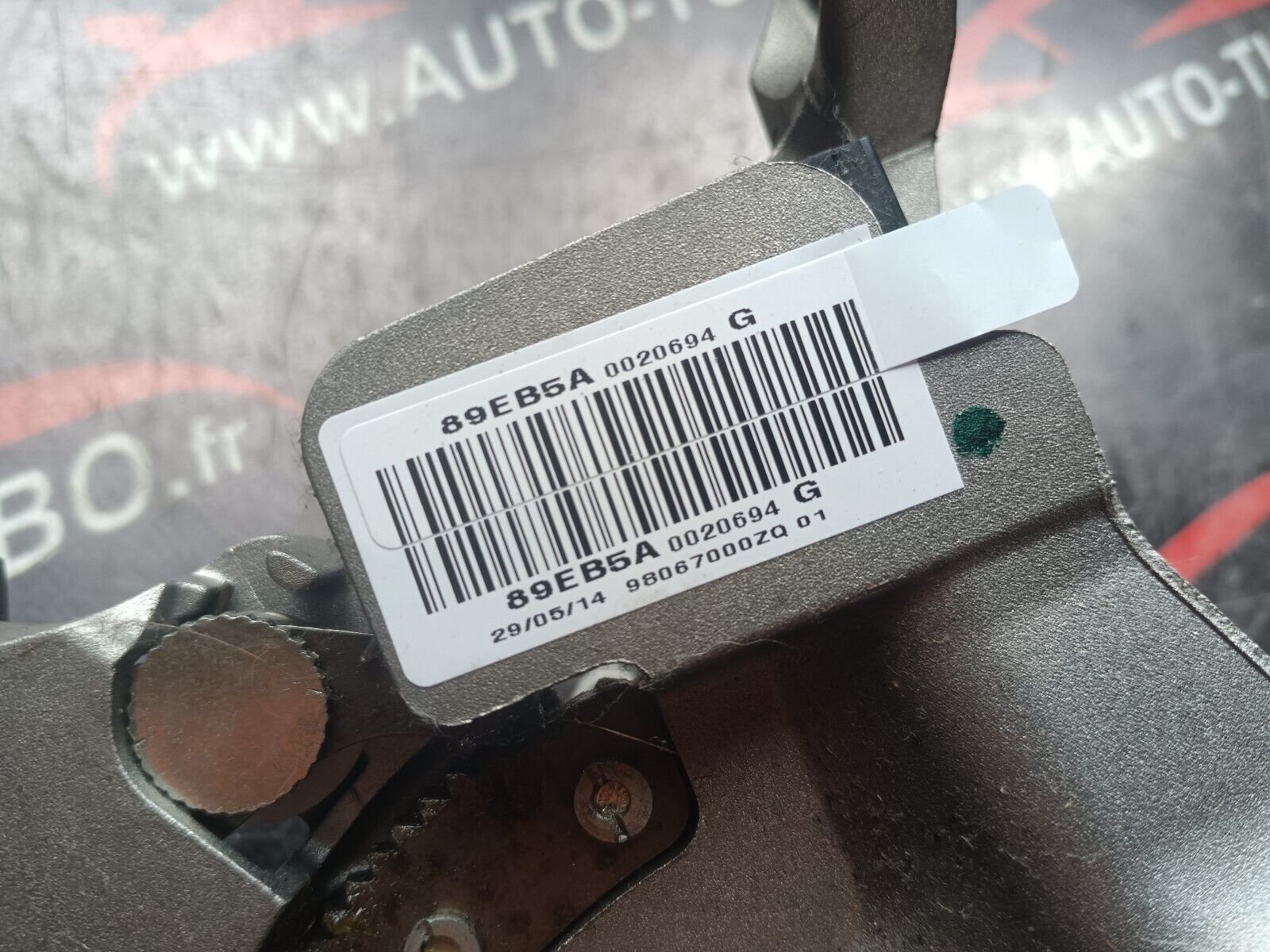 LEVIER FRIN A MAIN PEUGEOT 2008 1.6HDI  REFERENCE: 113.31094