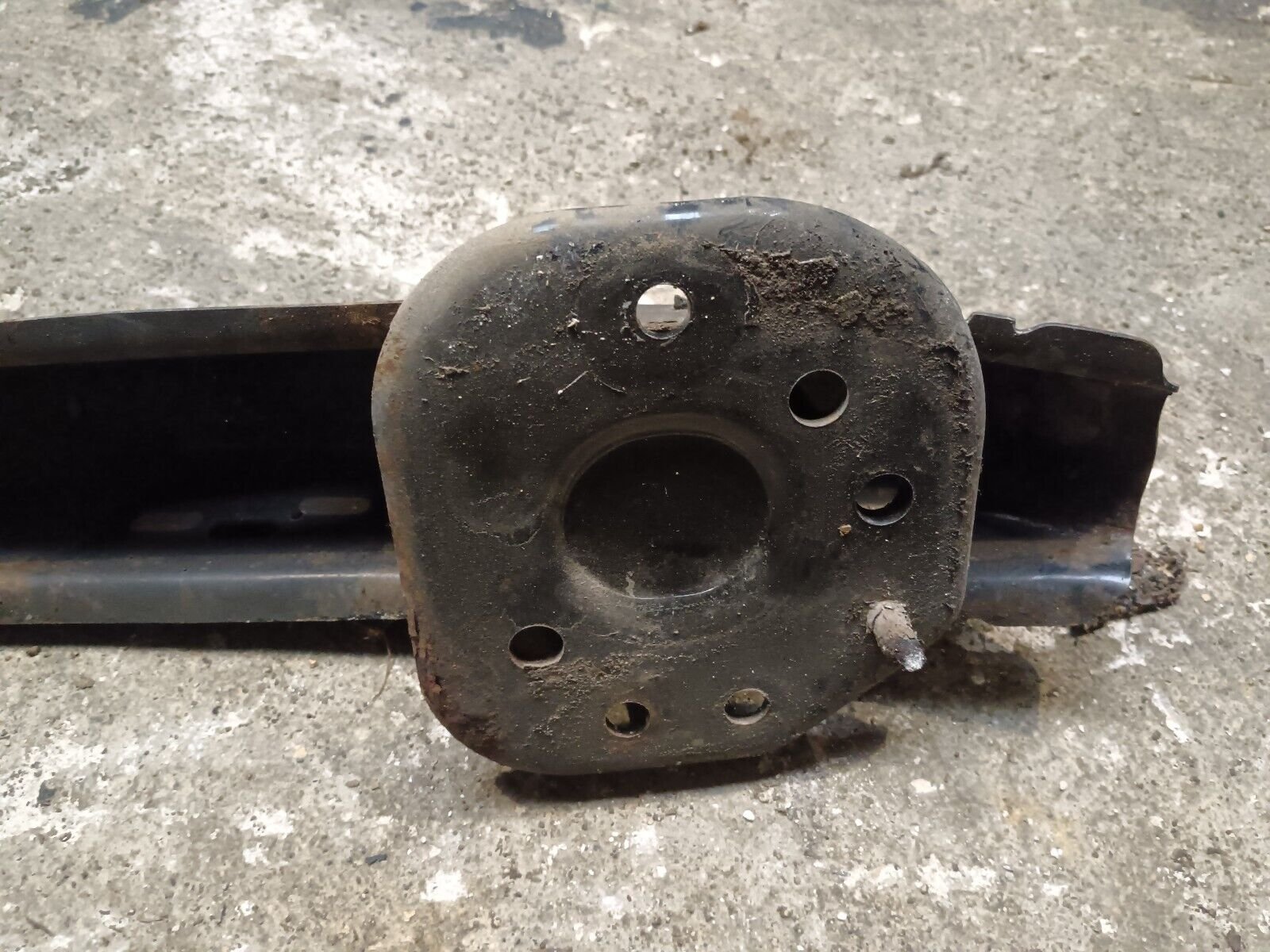 RENFORT PARE CHOC ARRIERE (TRAVERS) CITROEN C4 REFERENCE: 9671246280