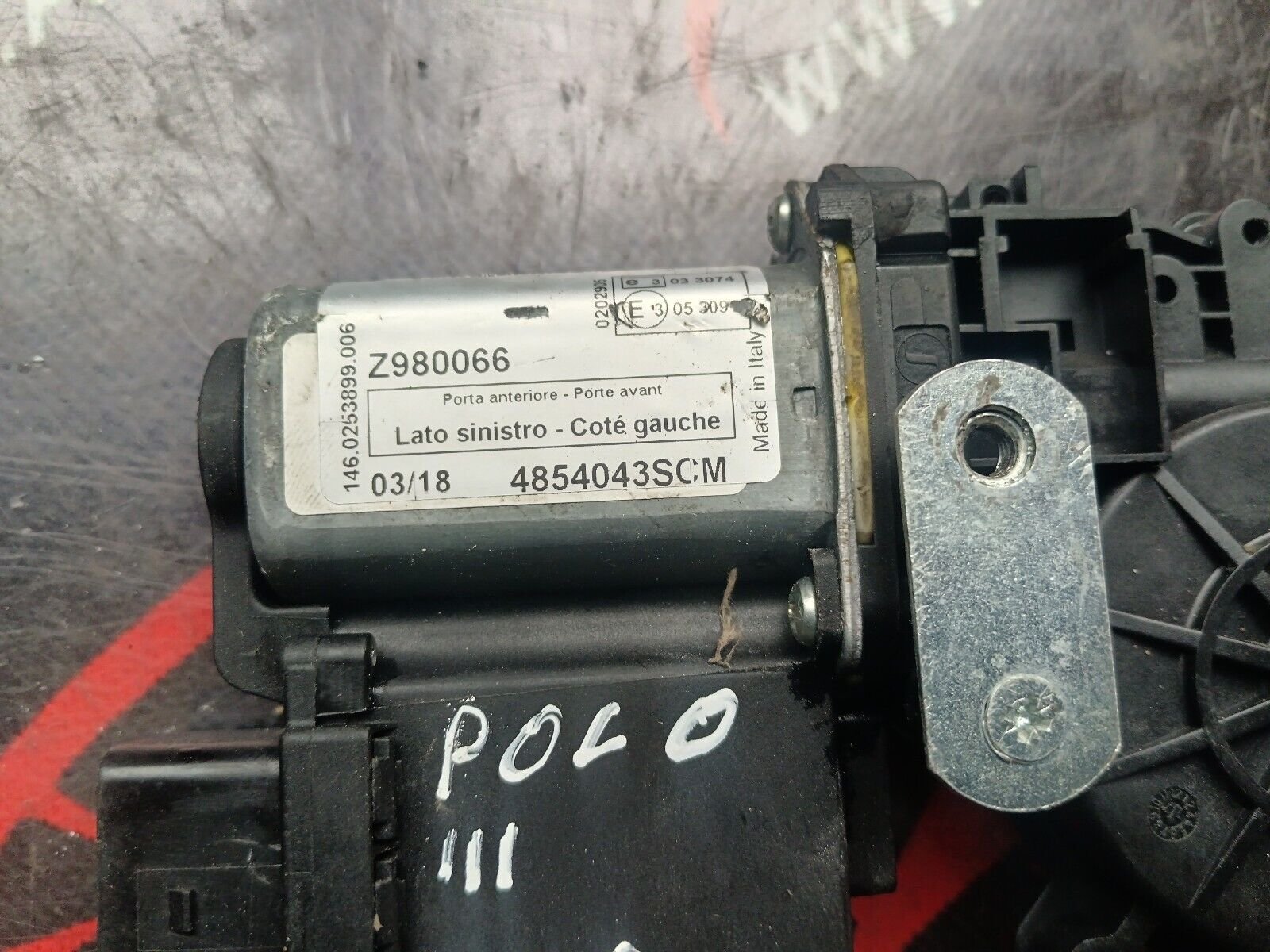 MOTEUR LEVE-VITRE AVANT GAUCHE VOLKSWAGEN POLOIII REFERENCE: Z980066