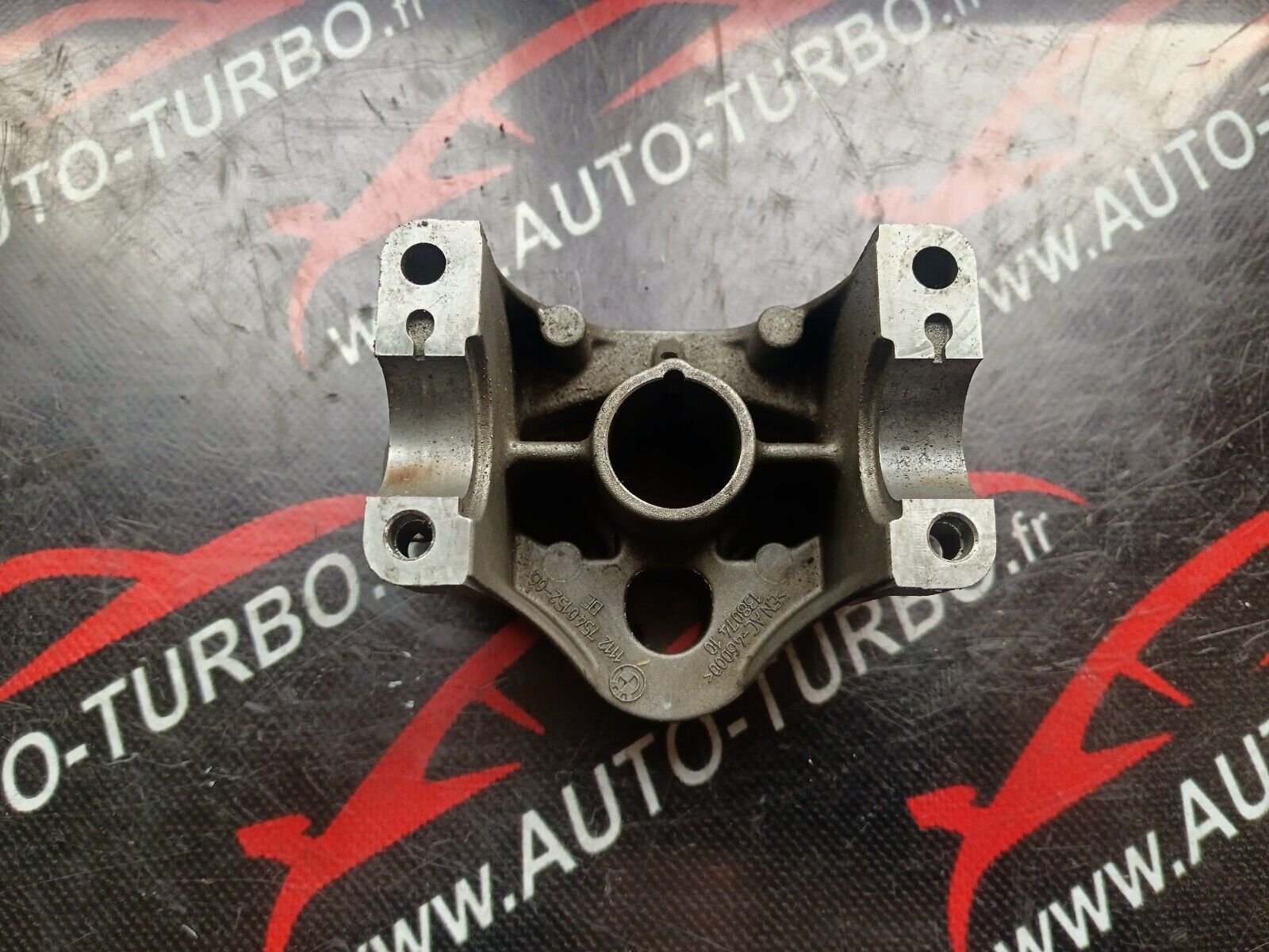 BOITIER ARBRE A CAMES BMW SERIE 1 1.6D REFERENCE: 7540152-06