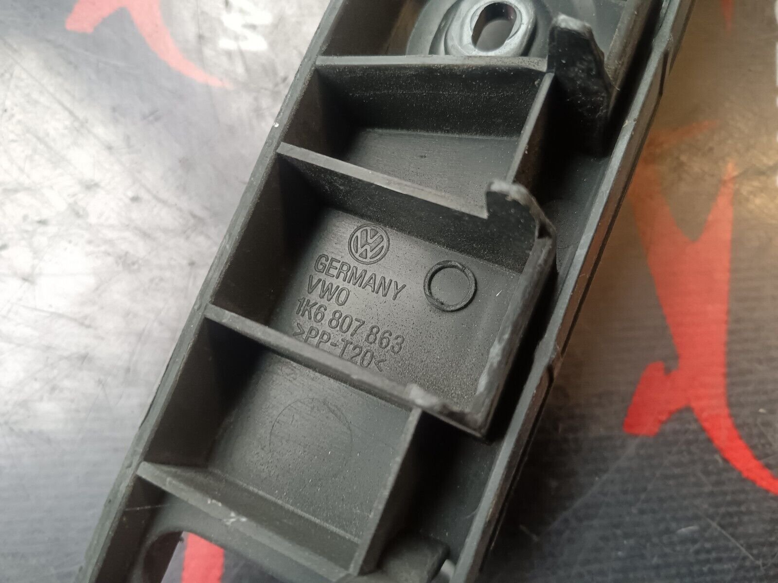 SUPPORT PARE CHOC ARRIERE VOLKSWAGEN GOLF V REFERENCE: 1K6807863