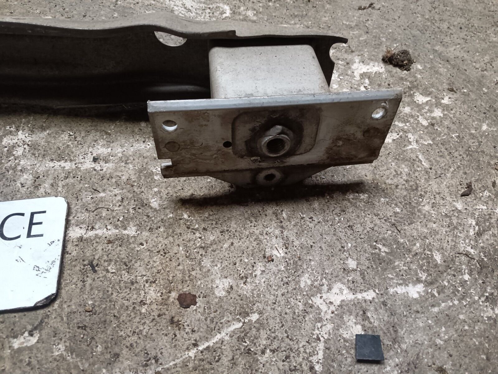 RENFORT PARE CHOC ARRIERE (TRAVERS) OPEL ASTRA J REFERENCE: 13406387