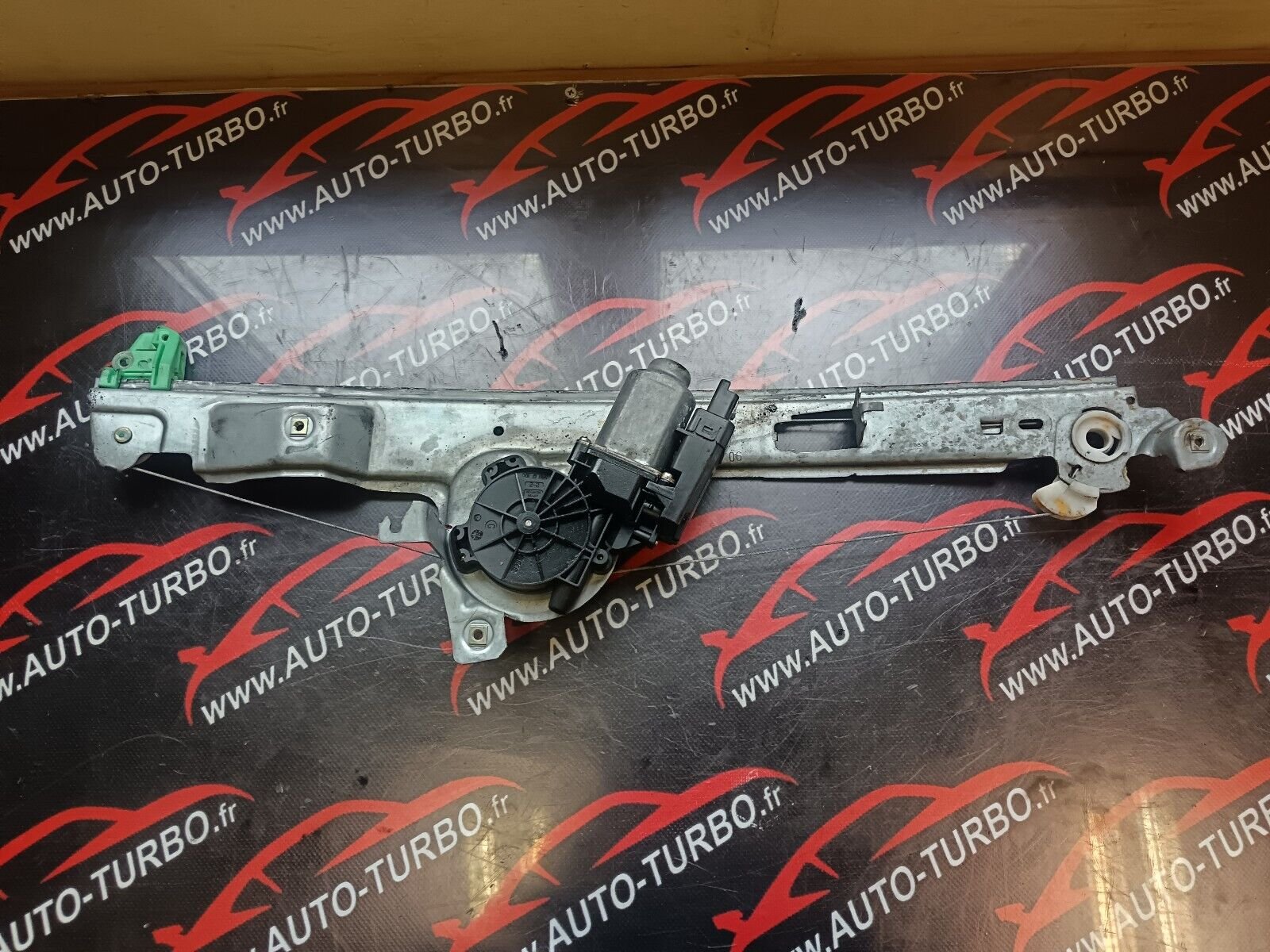 MOTEUR ET MECHANISME LEVE VITRE AVANT DROIT RENAULT SCENIC 2 REFERENCE: 440726