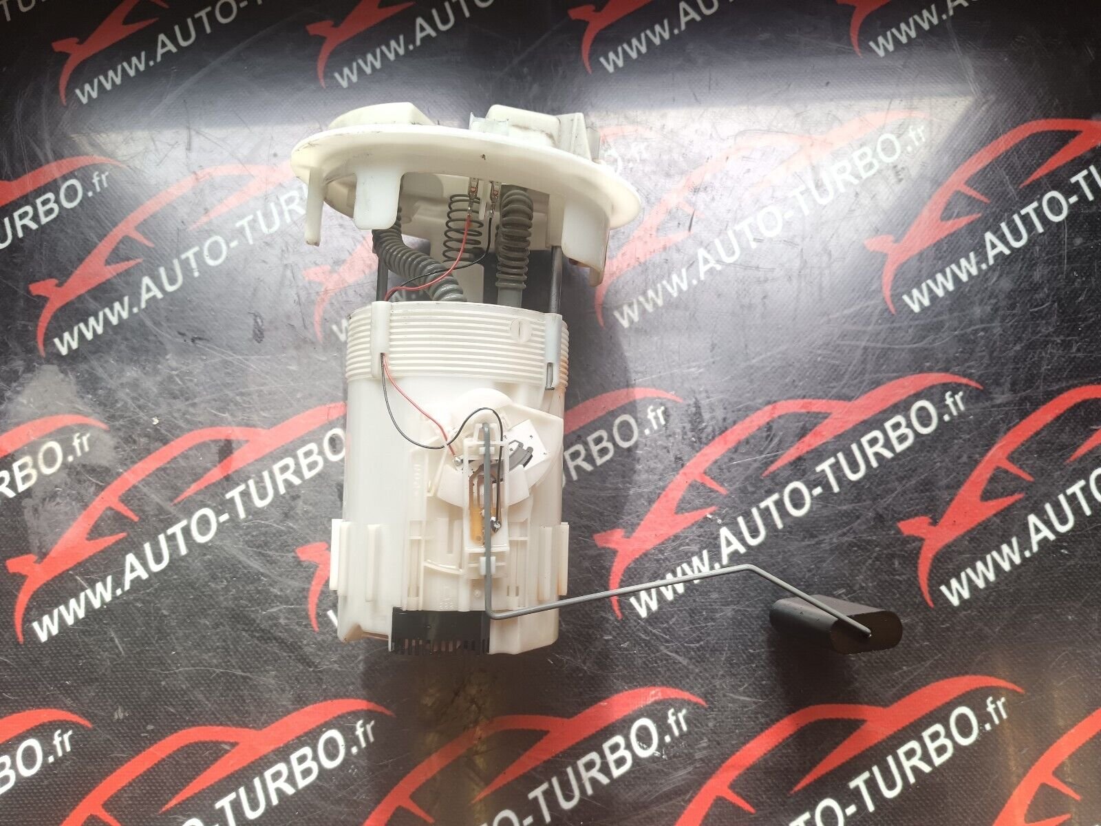 POMPE A GAVAGE PEUGEOT 2008 1.6HDI 110CH  REFERENCE: 9674461380