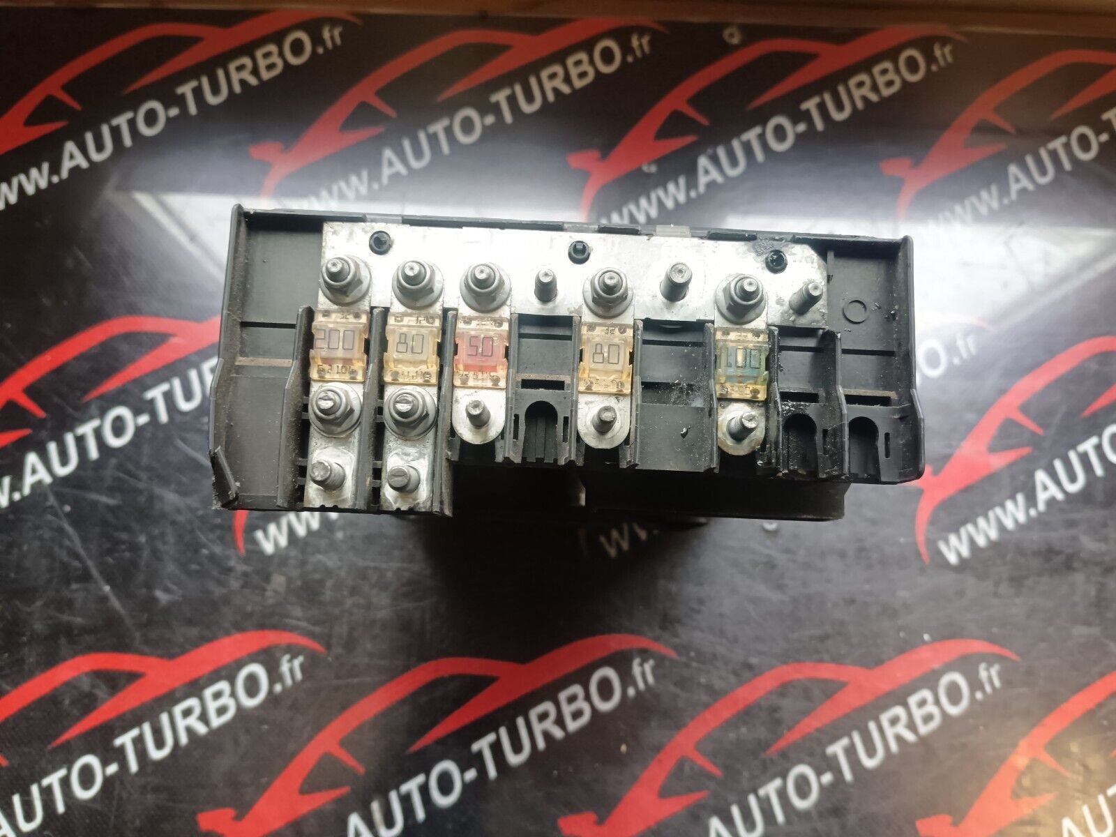 BOITIER FUSIBLE VOLKSWAGEN GOLF V