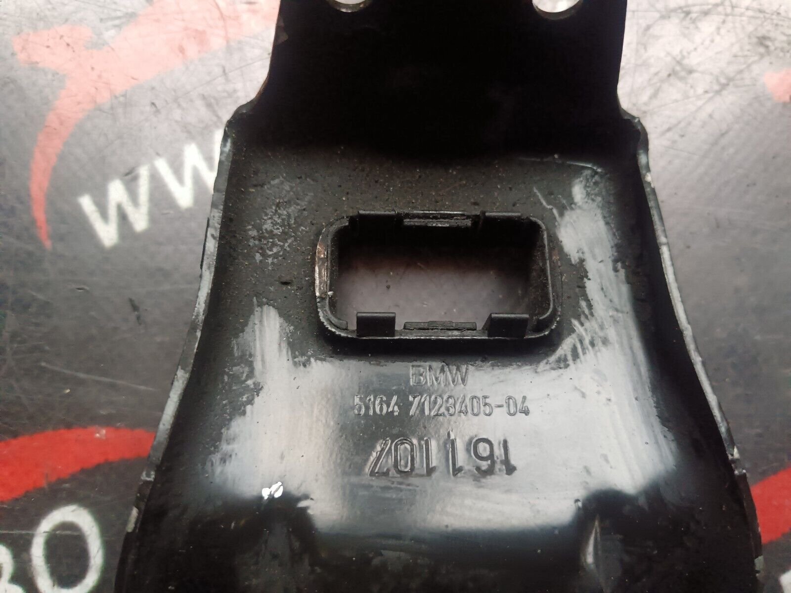 SERRURE HAYON BMW SERIE 1 E87 REFERENCE: 7123405