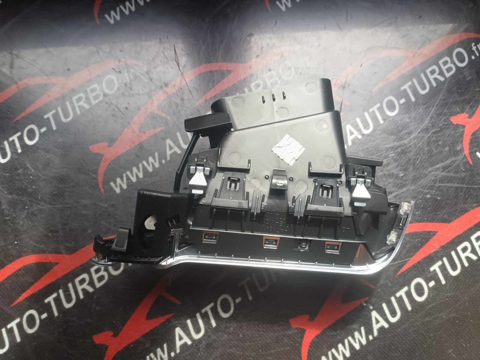 AERATEUR TABLEAU AVANT GAUCHE PEUGEOT 2008 1.6HDI 110CH REFERENCE: 9633131777