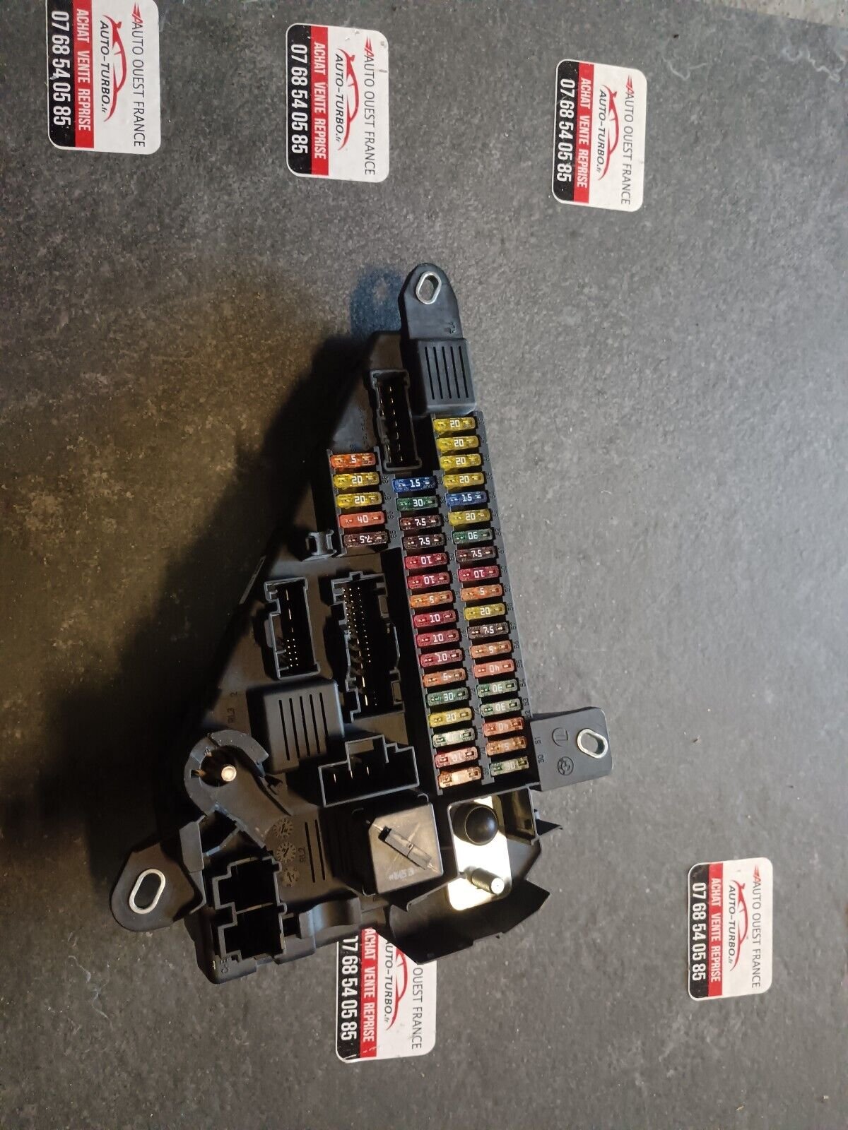 BOITE A FUSIBLE BMW 525D E60 REFERENCE: 690661901