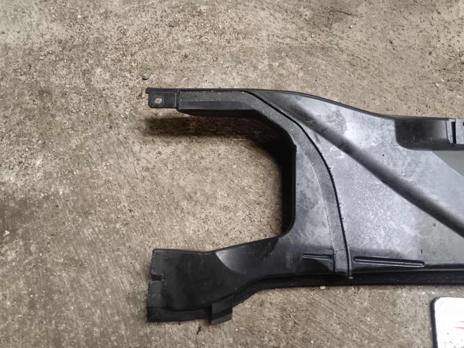 BAIE DE PARE BRISE BMW SERIE 1 REFERENCE: 6989788