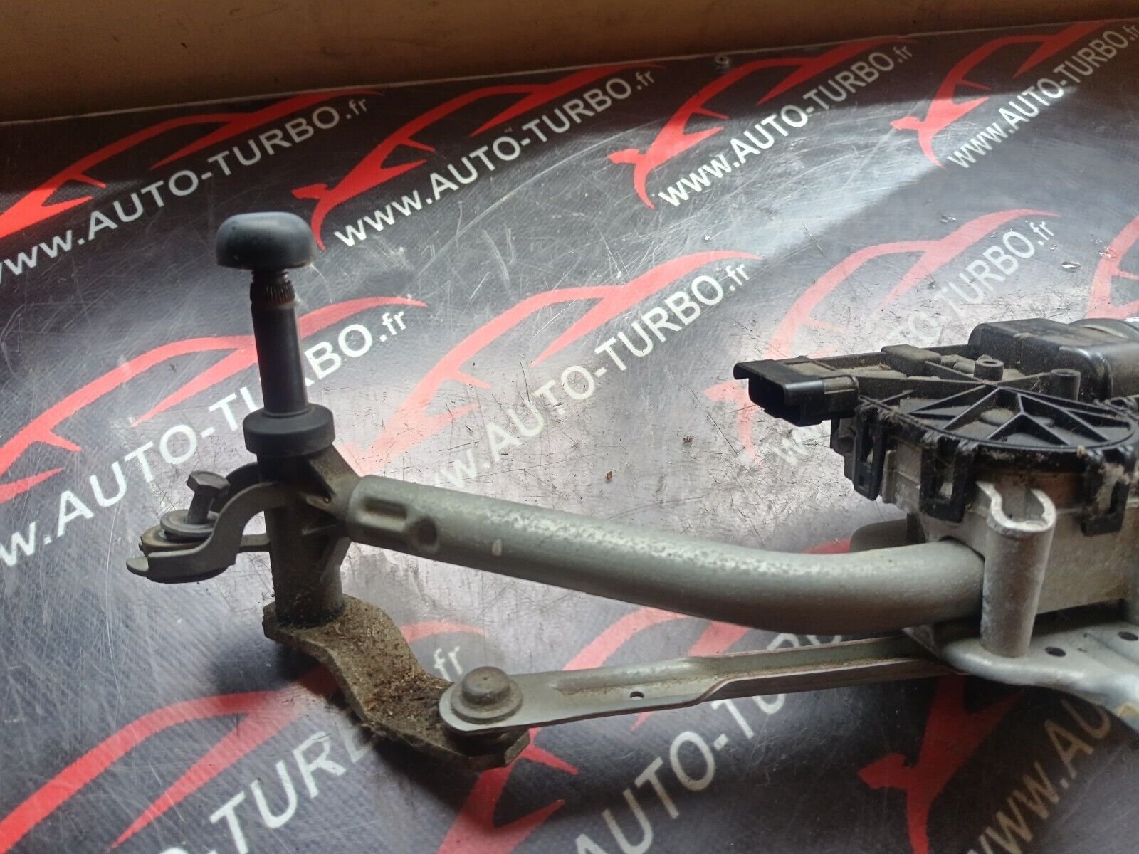 MOTEUR ESSUIE-GLACE PEUGEOT 2008 1.6HDI 110CH REFERENCE: 9673222580