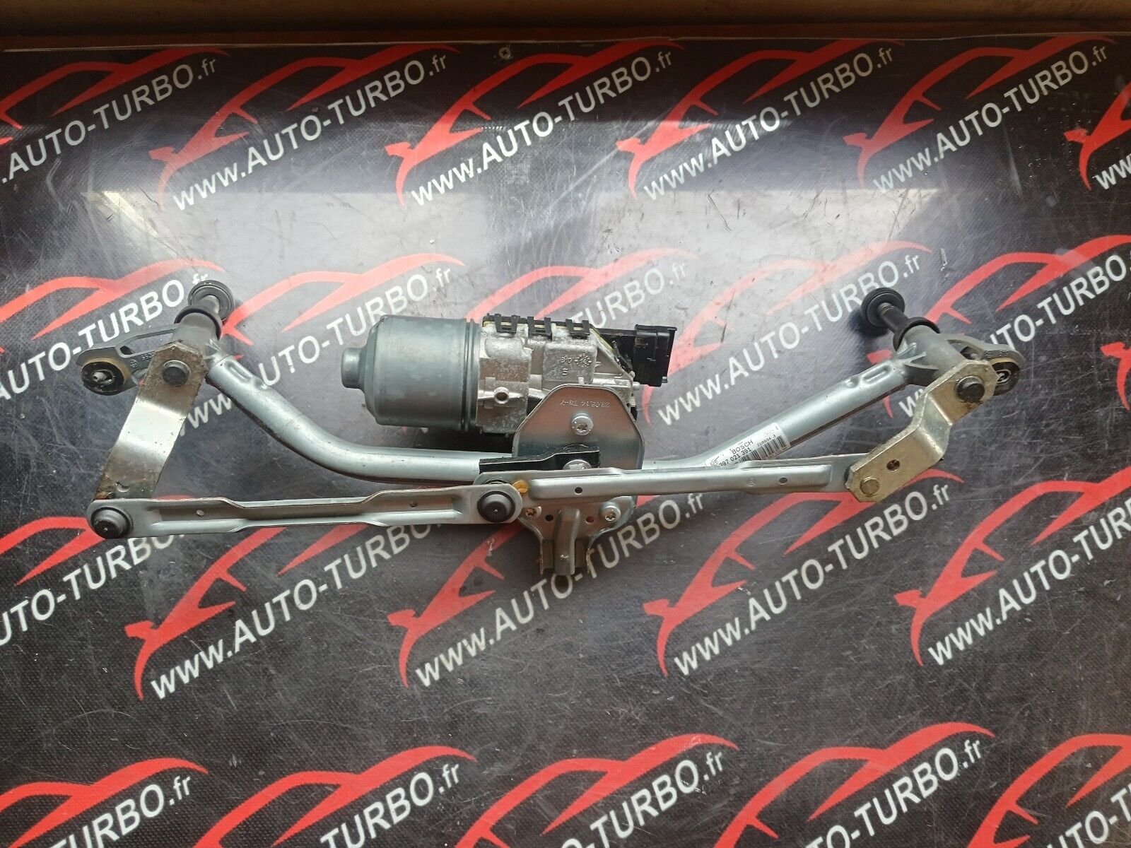 MOTEUR ESSUIE-GLACE PEUGEOT 2008 1.6HDI 110CH REFERENCE: 9673222580