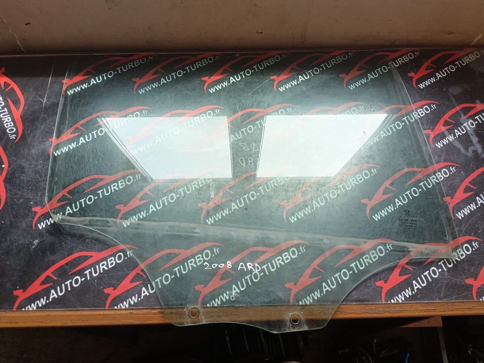 VITRE ARRIERE DROIT PEUGEOT 2008 1.6HDI 110CH REFERENCE: 43R00048