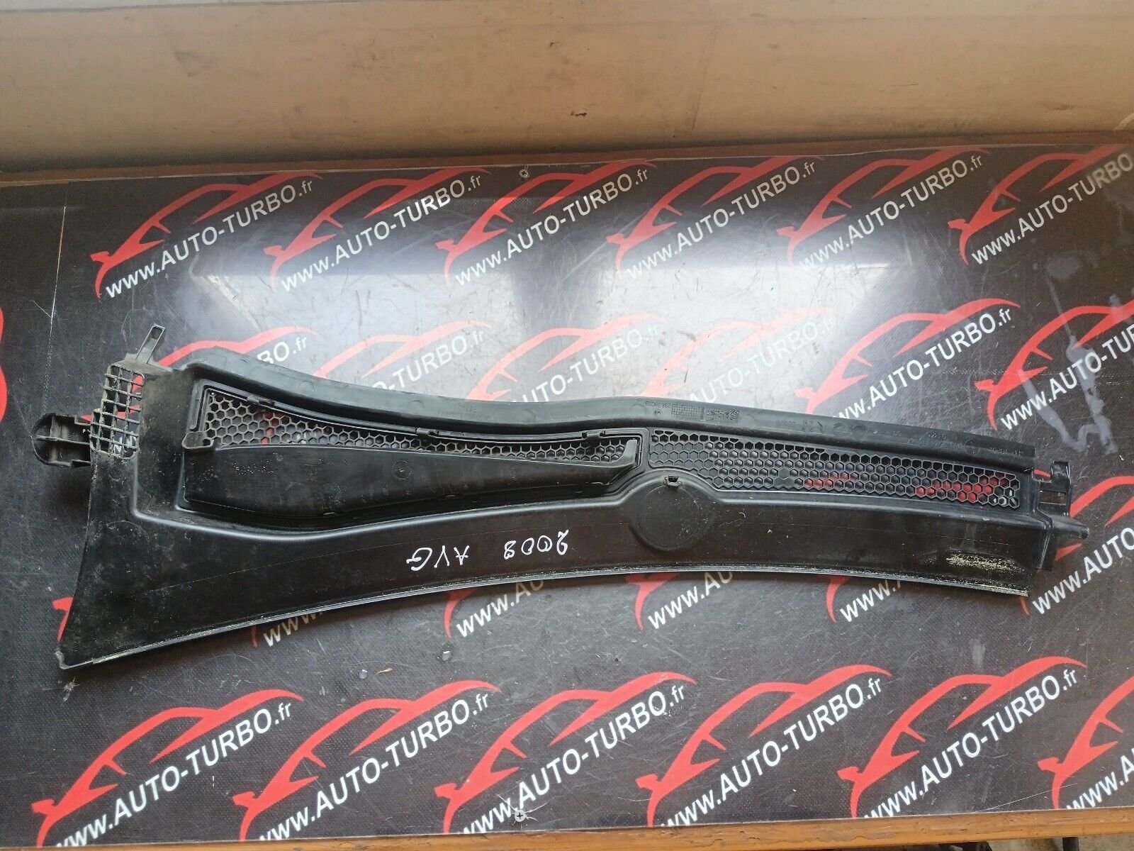 BAIE DE PARE BRIS GAUCHE PEUGEOT 2008 1.6HDI 110CH REFERENCE: 9673302477