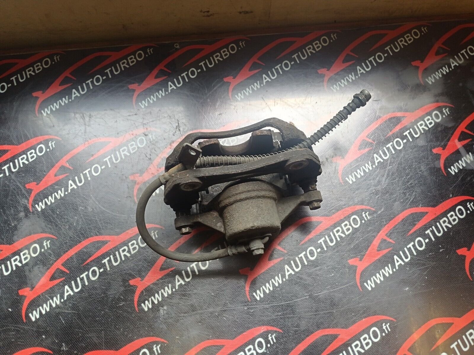 ETRIER AVANT GAUCHE HYUNDAI i30 1.6CRDI 90CH REFERENCE: