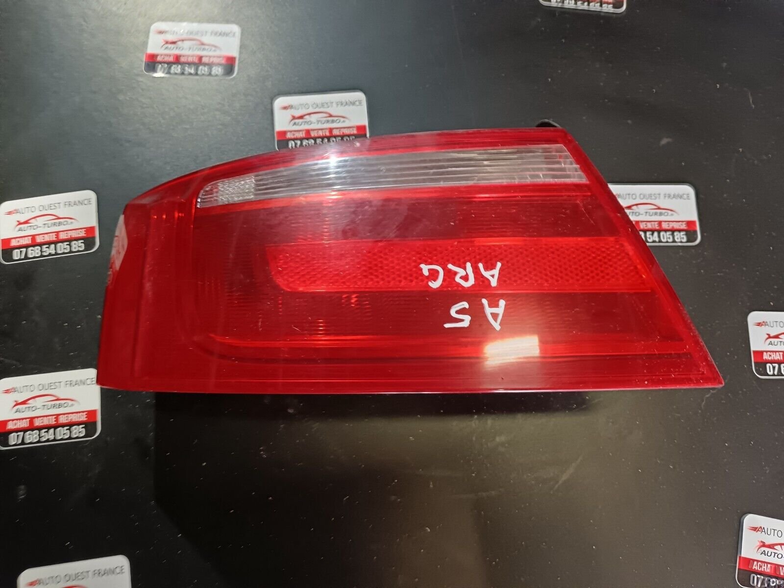 FEU ARRIERE GAUCHE AUDI A5 REFERANCE 8T0945095