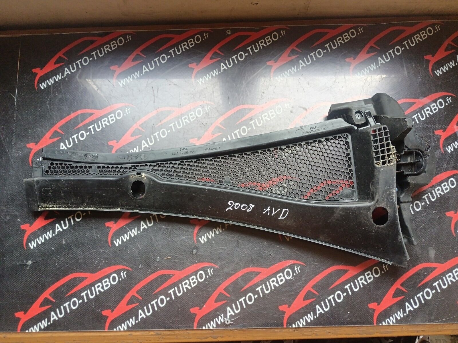 BAIE DE PARE BRIS DROIT PEUGEOT 2008 1.6HDI 110CH REFERENCE: 9673302777